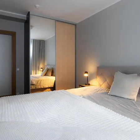 Апартаменти Yacht Club 2Br Apartment Near Paernu Beach, Sauna, Free Parking