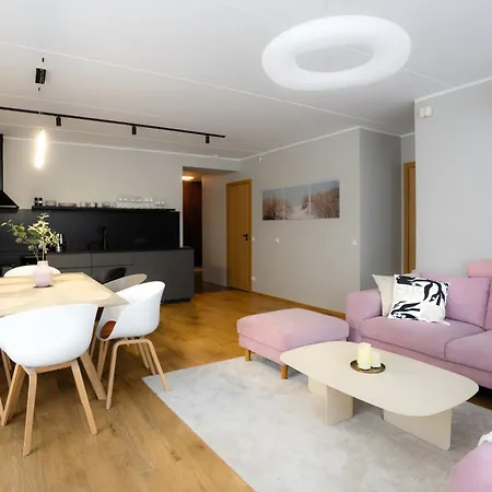 Yacht Club 2Br Apartment Near Paernu Beach, Sauna, Free Parking Пярну