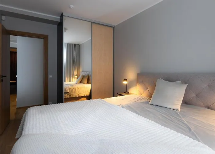 Spacious 2br In Yacht Club Sauna And Great Views *