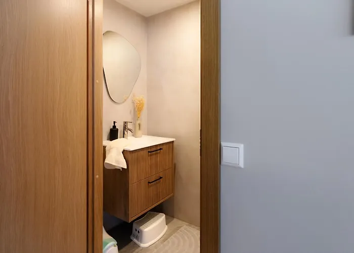 Apartment Spacious 2br In Yacht Club Sauna And Great Views *